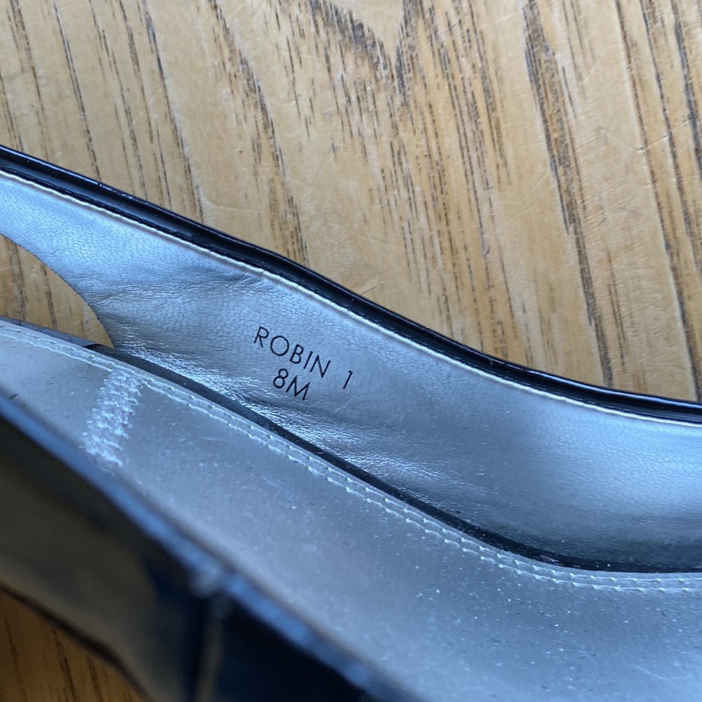 Lovely Tahari Black Patent Heels.  8M. - Picture 3 of 5